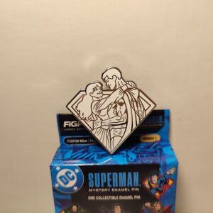 Superman & Lois Colorless Y702 Enamel Pin Uncommon FigPin Mini Official Badge